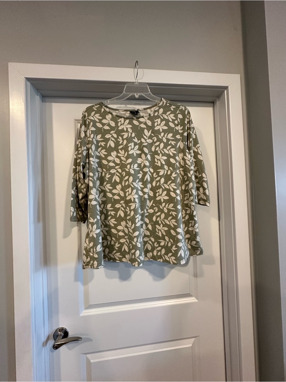 bobeau Olive Leaf Print 3/4 Sleeve Top
